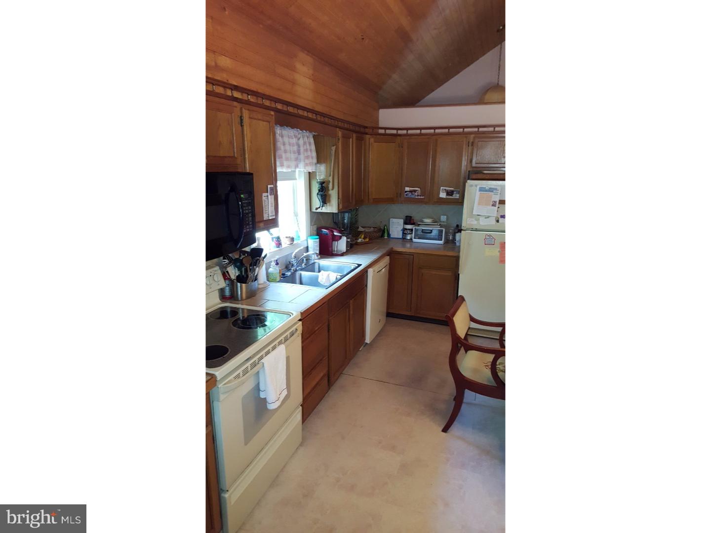 25 Kutz Road Temple, PA 19560 - Photo 6 of 22 Kitchen