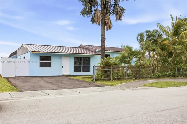 $3,600 | 2280 Southwest 43rd Avenue, Unit 1, Fort Lauderdale, FL 33317