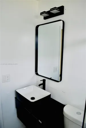 $3,700 | 2280 Southwest 43rd Avenue, Unit 1, Fort Lauderdale, FL 33317