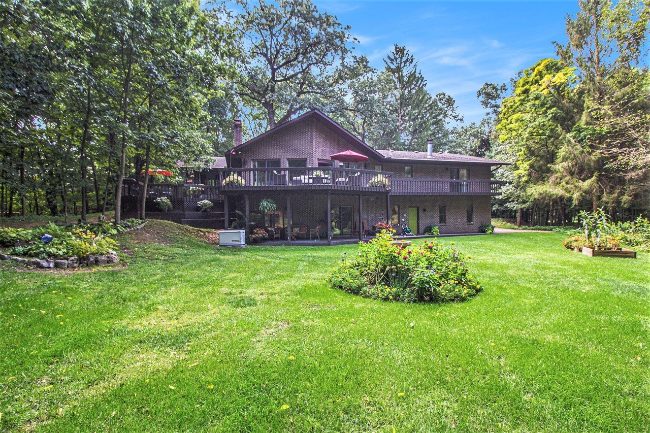 5595 Mountain Road Brighton, MI 48116 - Photo 47 of 61