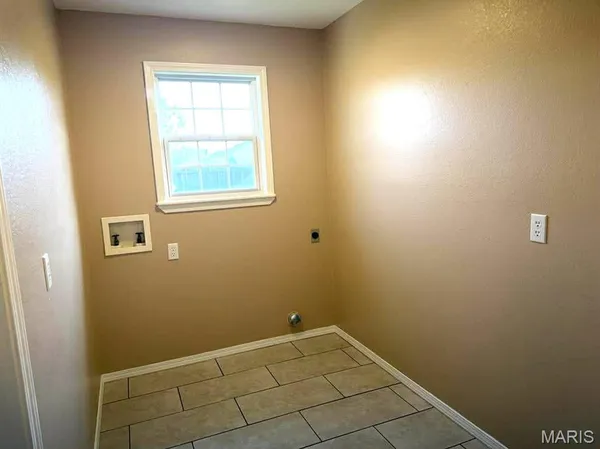 $225,000 | 1228 Lacy Drive, Lebanon, MO 65536