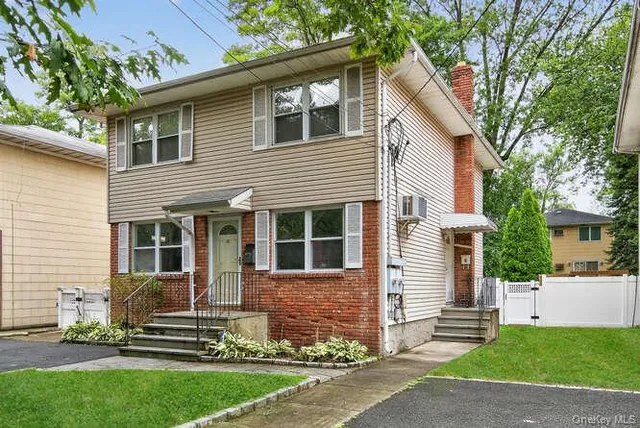 $3,300 | 39 Yennicock Avenue, Port Washington, NY 11050