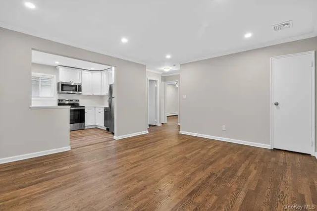 $3,300 | 39 Yennicock Avenue, Port Washington, NY 11050