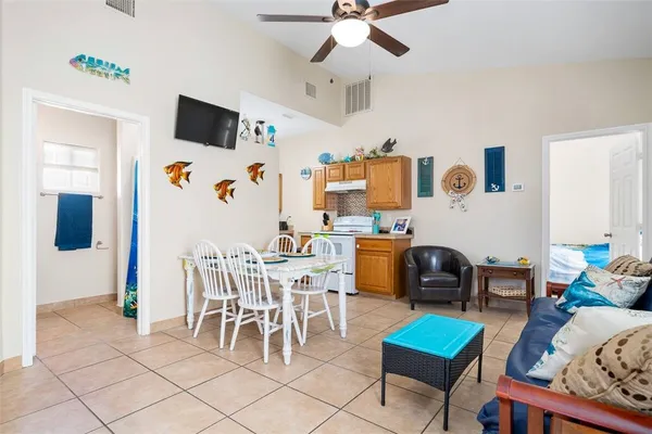 $2,100 | 609 West Liberty Street, Unit 4, Rockport, TX 78382
