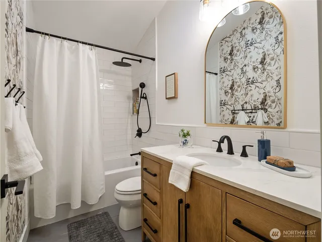 a room with lots of furniture and windows