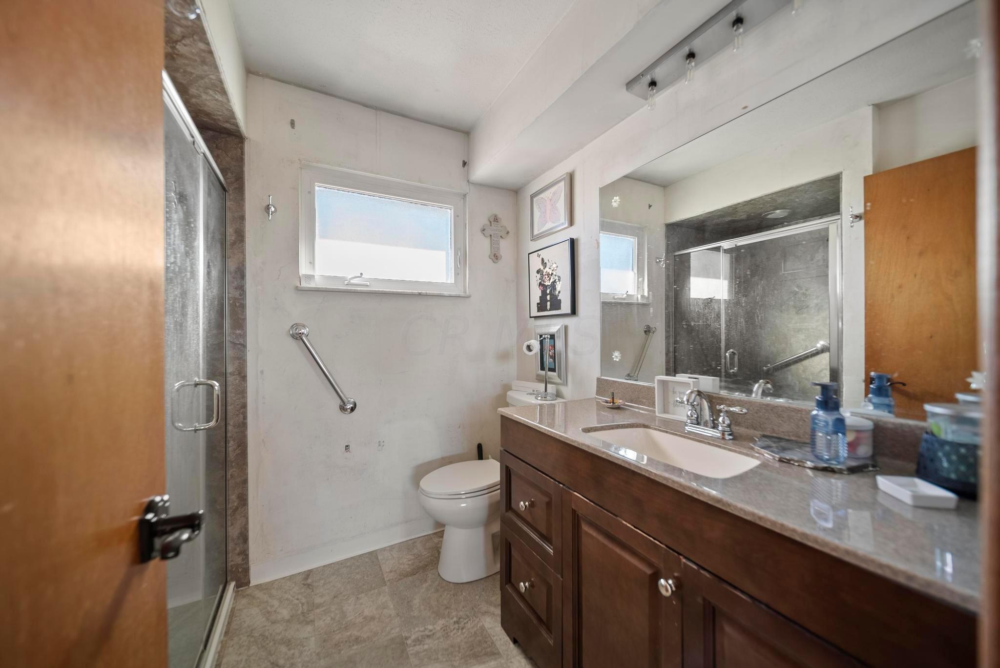 5873 Effingham Road Columbus, OH 43213 - Photo 20 of 28 DSC07044