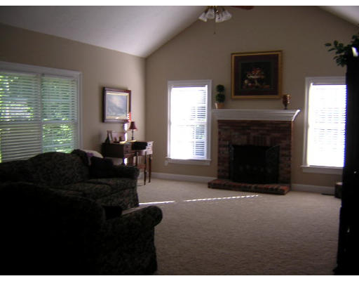 38 Vincent Road Mendon, MA 01756 - Photo 3 of 11 Gallery Image 3