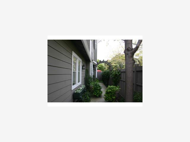 600 Willow Road, Unit 11 Menlo Park, CA 94025 - Photo 6 of 9 a black and white photo of a room