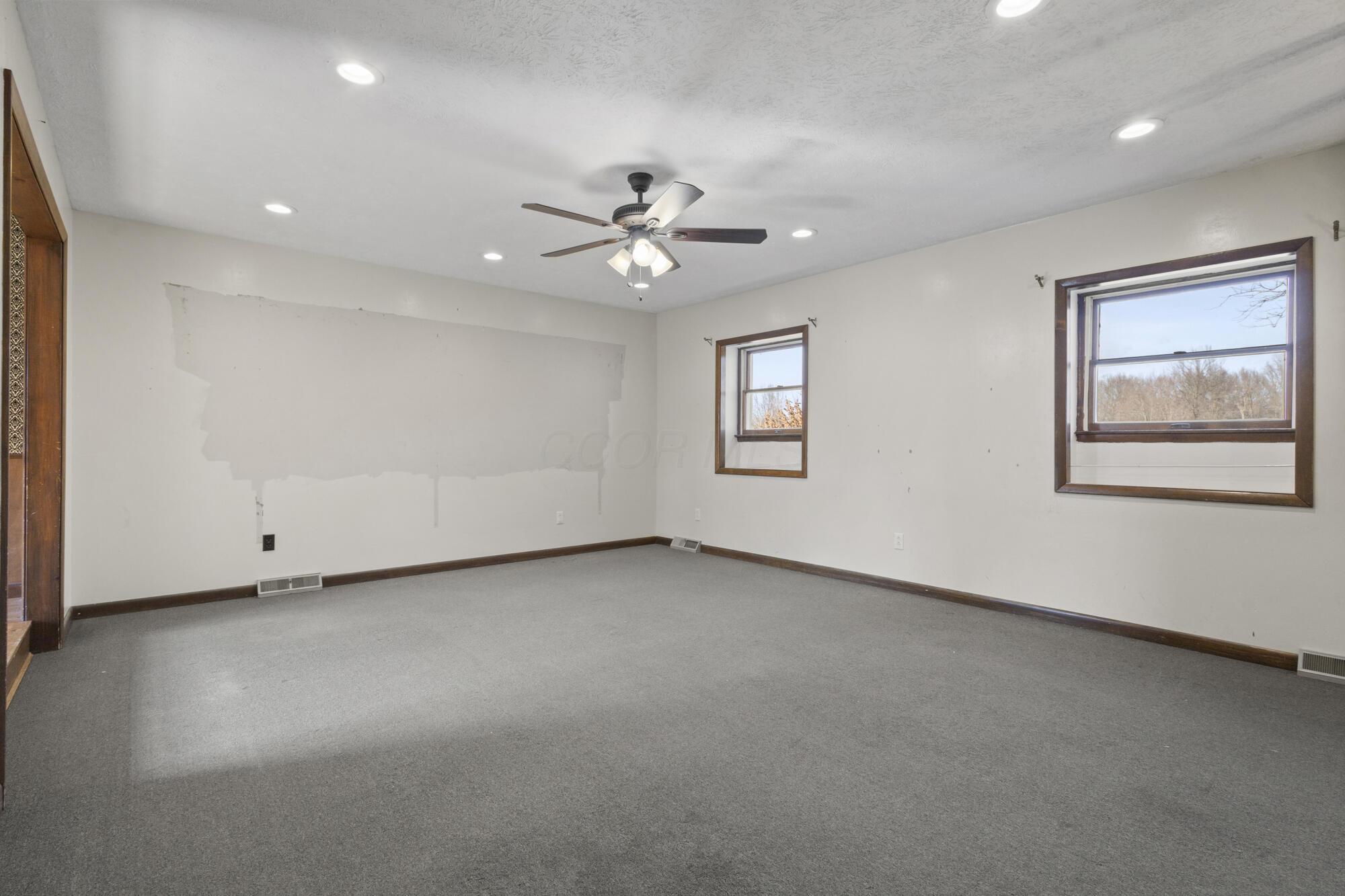 6650 Kilbourne Road Sunbury, OH 43074 - Photo 12 of 49 Living Room