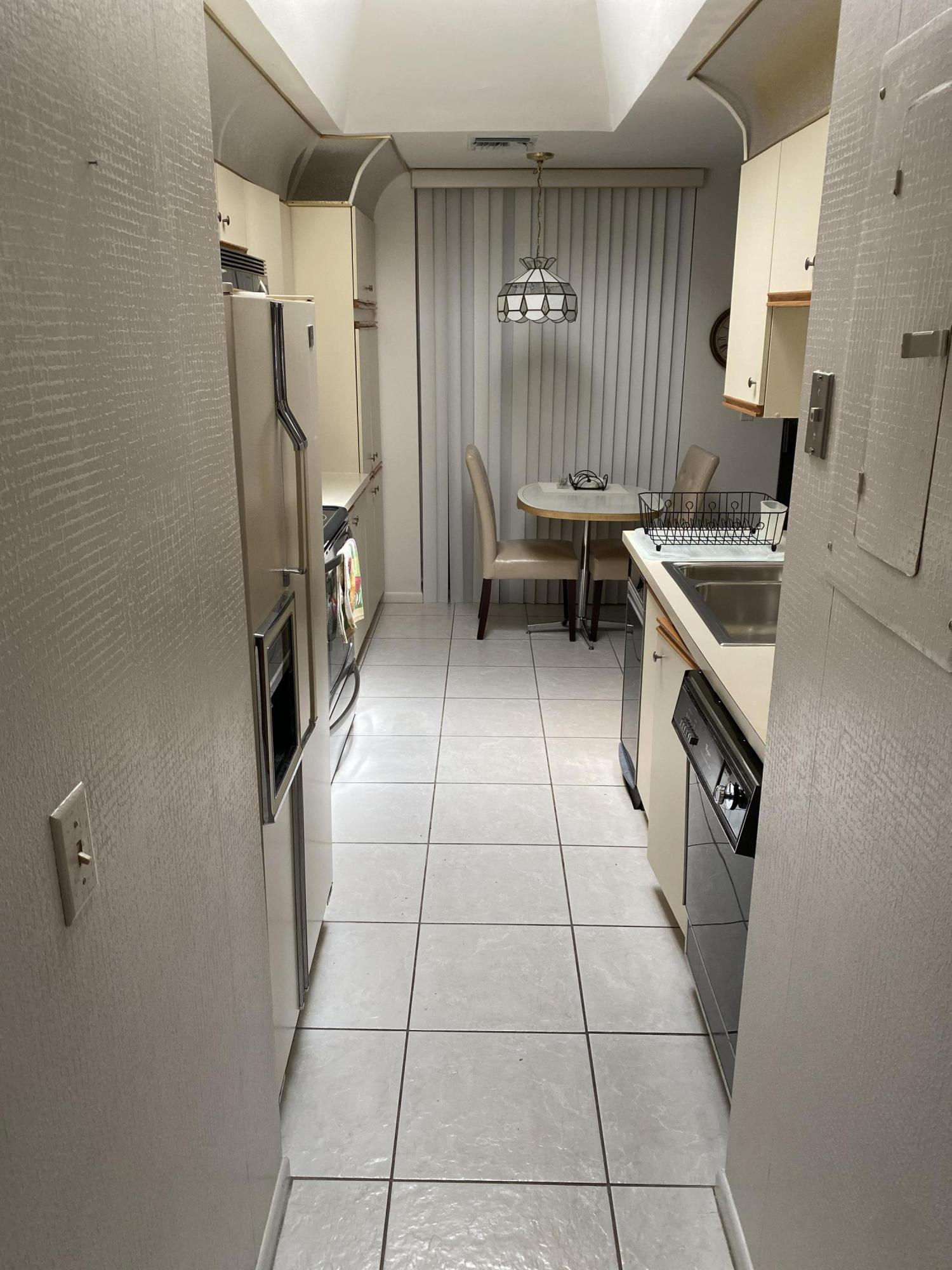 7472 La Paz Boulevard, Unit 308 Boca Raton, FL 33433 - Photo 11 of 22 Kitchen view 2