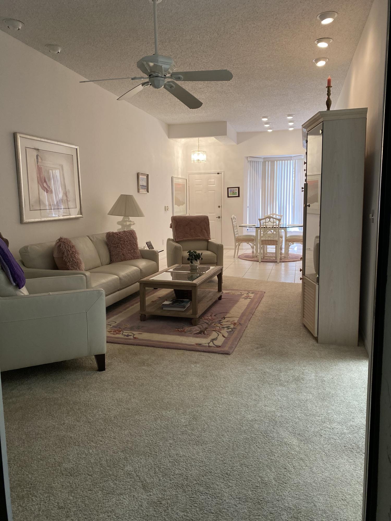 7472 La Paz Boulevard, Unit 308 Boca Raton, FL 33433 - Photo 3 of 22 Livng room