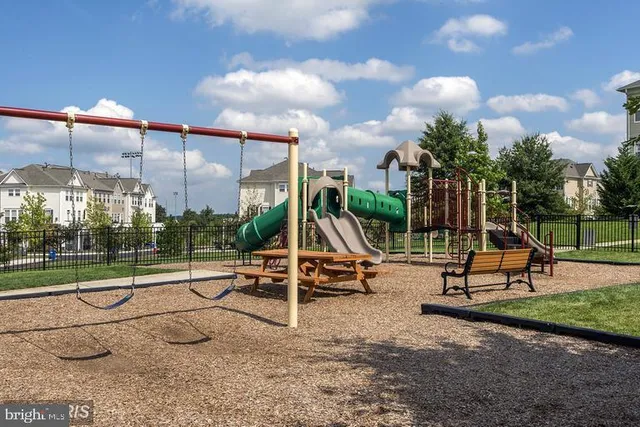 $1,899 | 22725 Thimbleberry Square, Unit 201, Brambleton, VA 20148