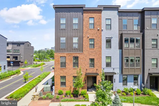 $625,000 | 12921 Sunrise Ridge Alley, Unit 69, Herndon, VA 20171
