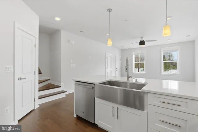 $625,000 | 12921 Sunrise Ridge Alley, Unit 69, Herndon, VA 20171