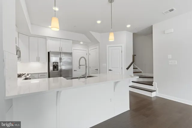 $625,000 | 12921 Sunrise Ridge Alley, Unit 69, Herndon, VA 20171