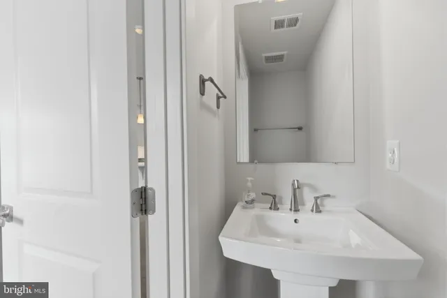 $625,000 | 12921 Sunrise Ridge Alley, Unit 69, Herndon, VA 20171