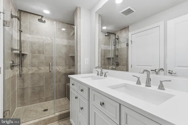 $625,000 | 12921 Sunrise Ridge Alley, Unit 69, Herndon, VA 20171