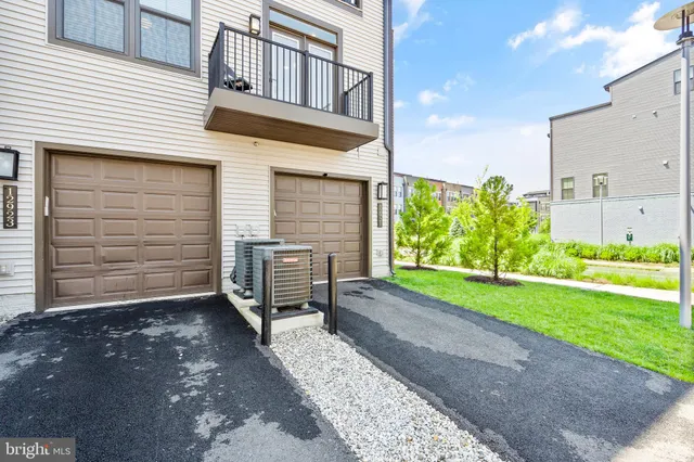 $625,000 | 12921 Sunrise Ridge Alley, Unit 69, Herndon, VA 20171