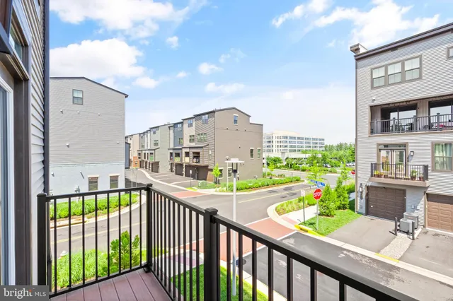 $625,000 | 12921 Sunrise Ridge Alley, Unit 69, Herndon, VA 20171