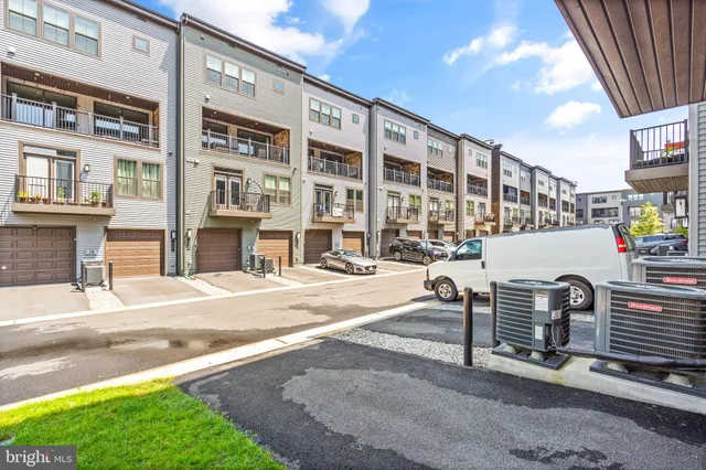 $625,000 | 12921 Sunrise Ridge Alley, Unit 69, Herndon, VA 20171
