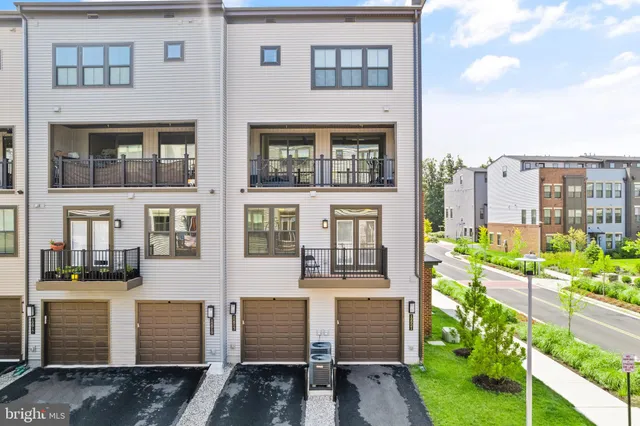 $625,000 | 12921 Sunrise Ridge Alley, Unit 69, Herndon, VA 20171