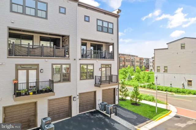 $625,000 | 12921 Sunrise Ridge Alley, Unit 69, Herndon, VA 20171
