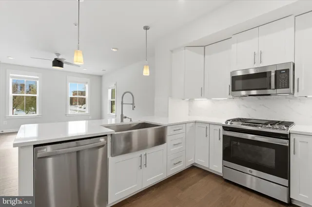 $625,000 | 12921 Sunrise Ridge Alley, Unit 69, Herndon, VA 20171