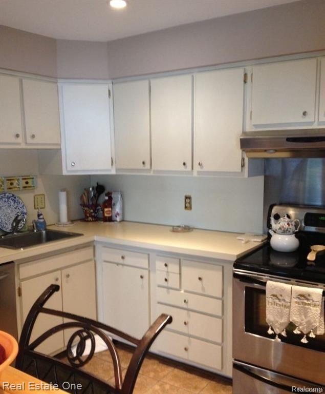 2027 Klingensmith Road Bloomfield Hills, MI 48302 - Photo 4 of 29