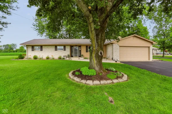 $375,000 | 5216 South 600 West, New Palestine, IN 46163