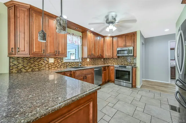 $1,200,000 | 61 Eileen Circle, Jamesport, NY 11901