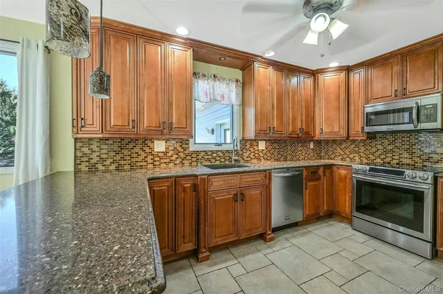 $1,200,000 | 61 Eileen Circle, Jamesport, NY 11901