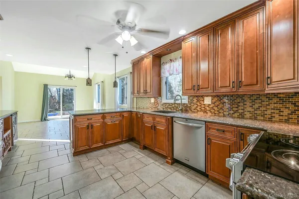 $1,150,000 | 61 Eileen Circle, Jamesport, NY 11901