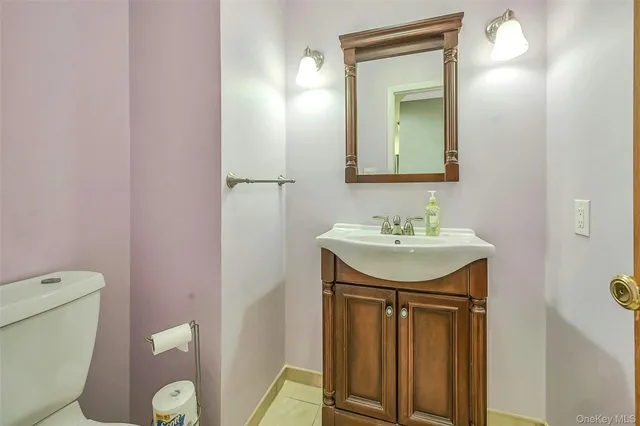 $1,200,000 | 61 Eileen Circle, Jamesport, NY 11901