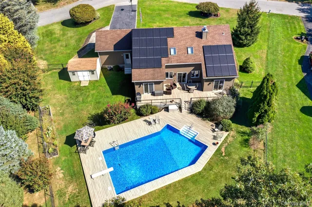 $1,200,000 | 61 Eileen Circle, Jamesport, NY 11901