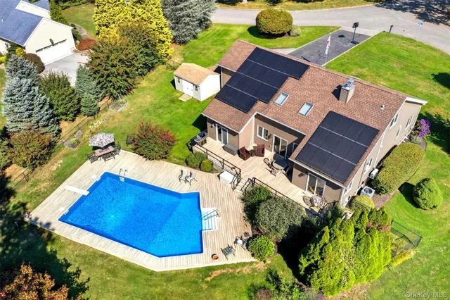 $1,200,000 | 61 Eileen Circle, Jamesport, NY 11901