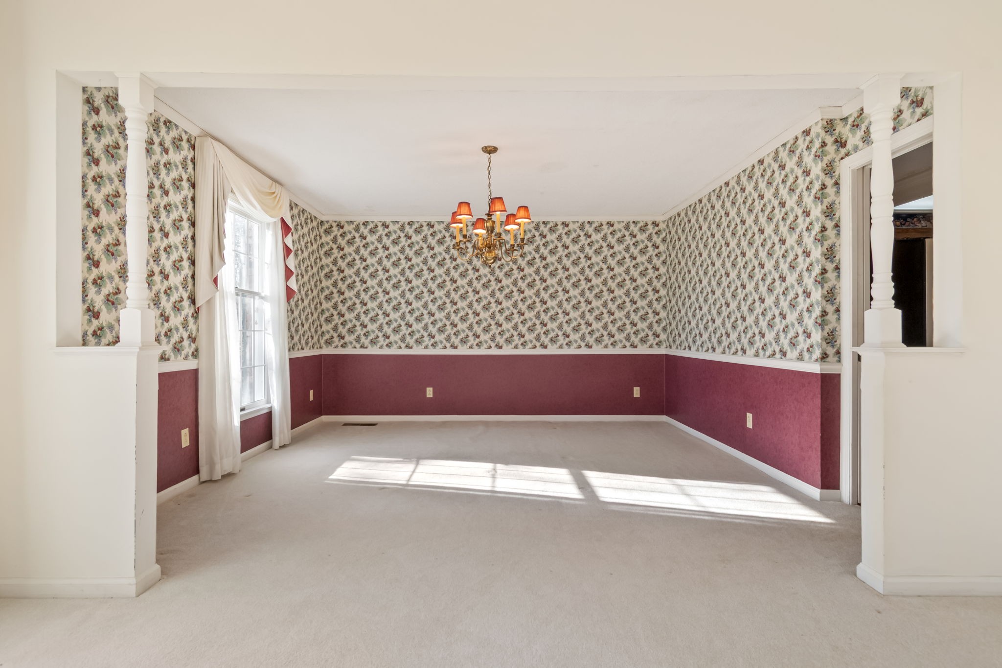 846 R Wilkerson Drive Centerville, TN 37033 - Photo 36 of 68 a view of a living room and entryway