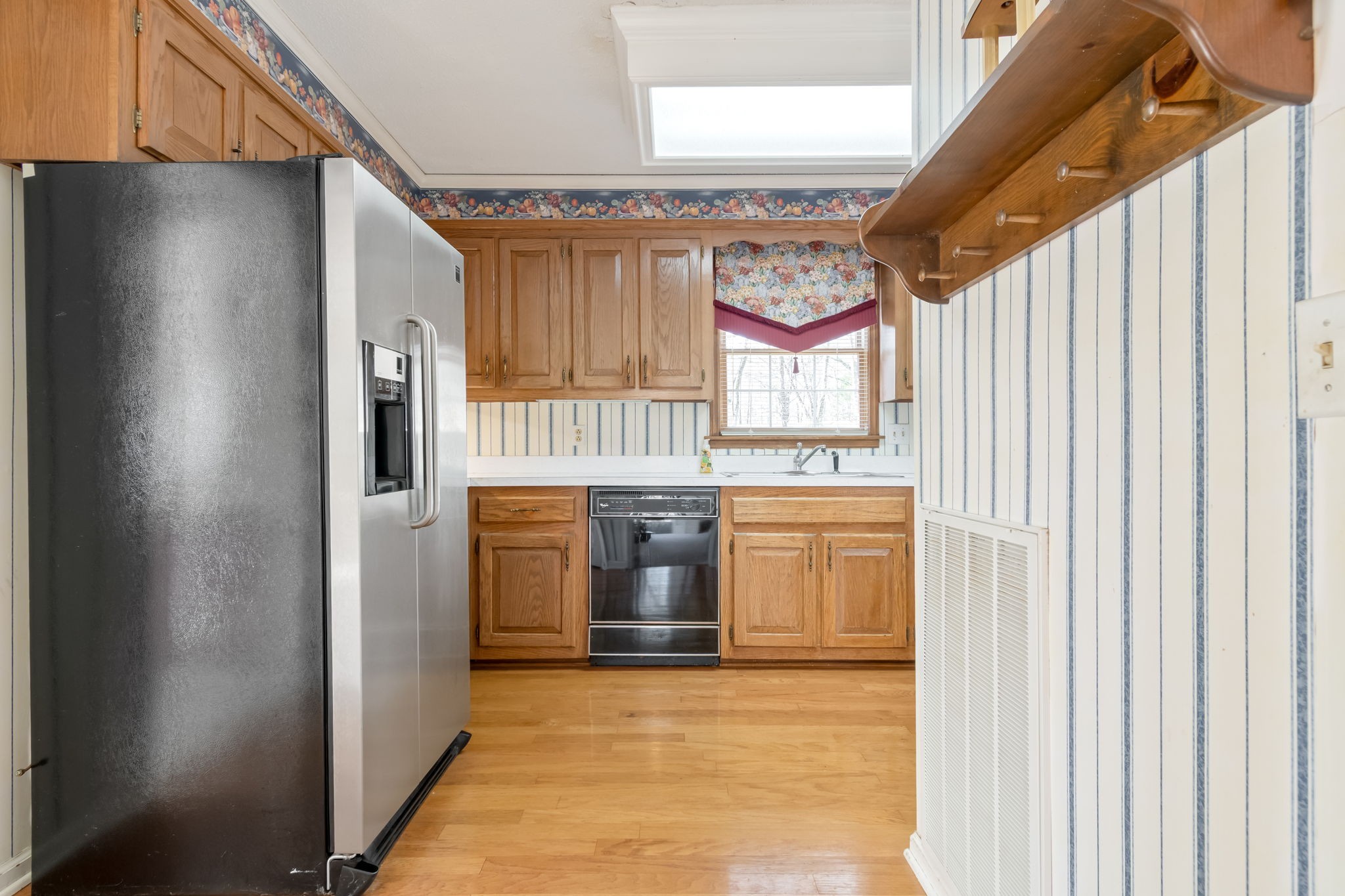 846 R Wilkerson Drive Centerville, TN 37033 - Photo 37 of 68 a kitchen with a refrigerator and a stove
