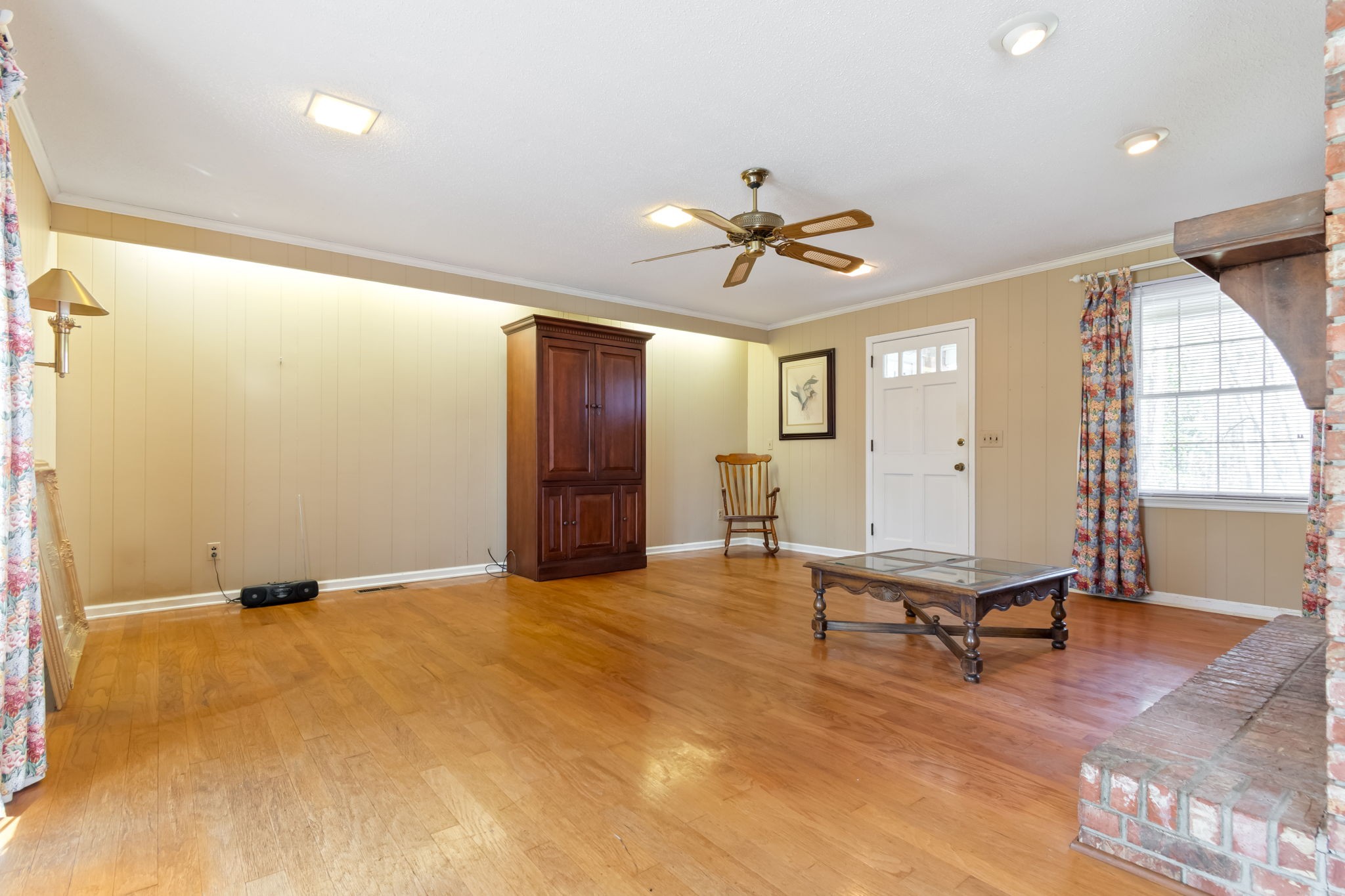 846 R Wilkerson Drive Centerville, TN 37033 - Photo 41 of 68 a view of a livingroom with a flat screen tv