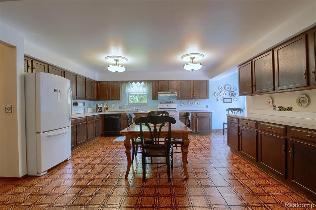 48969 Callens Road Chesterfield, MI 48047 - Photo 8 of 34