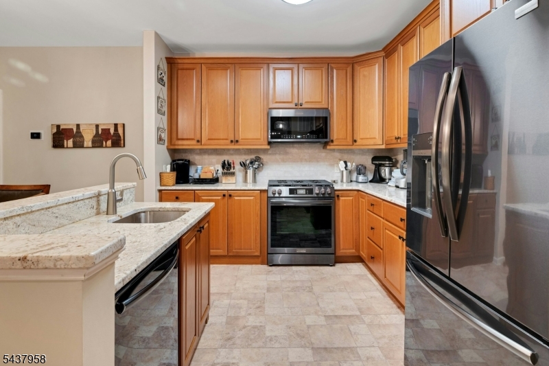 17 Ridgeview Lane Mount Arlington, NJ 07856 - Photo 5 of 27