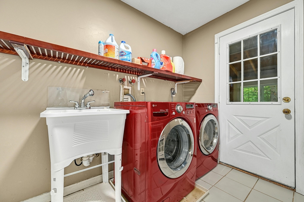 210 New Boston Road Sturbridge, MA 01566 - Photo 17 of 42 a utility room with dryer and washer