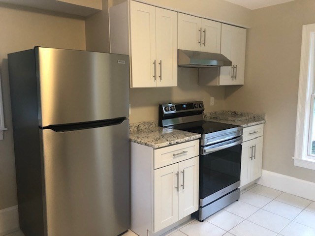 15 Pearl Street, Unit 2 Reading, MA 01867 - Photo 3 of 10