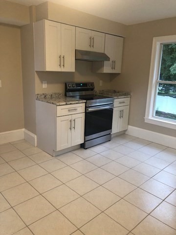 15 Pearl Street, Unit 2 Reading, MA 01867 - Photo 4 of 10