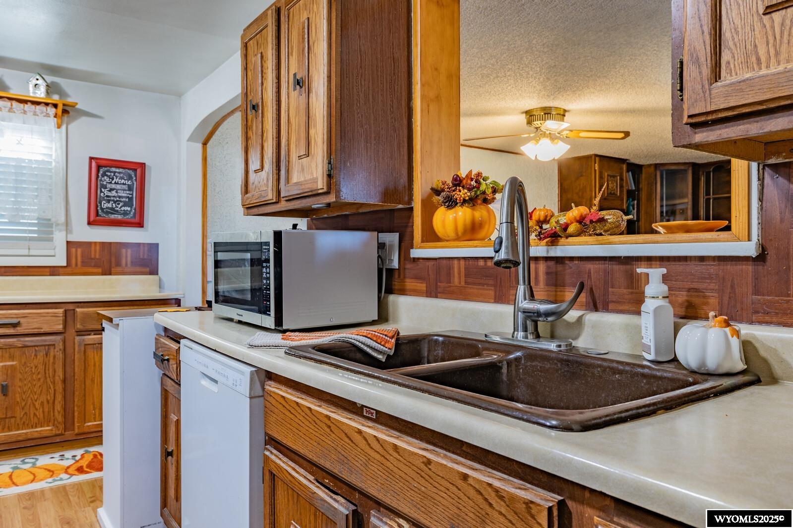 1624 Custer Avenue Casper, WY 82604 - Photo 13 of 35