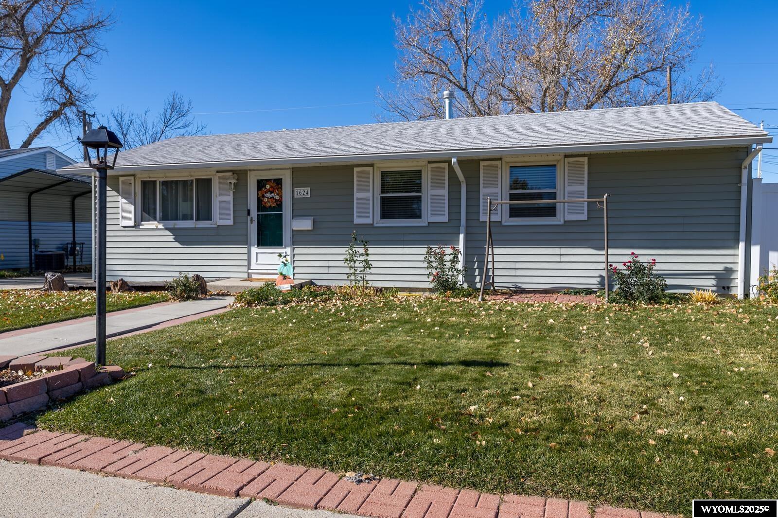 1624 Custer Avenue Casper, WY 82604 - Photo 3 of 35