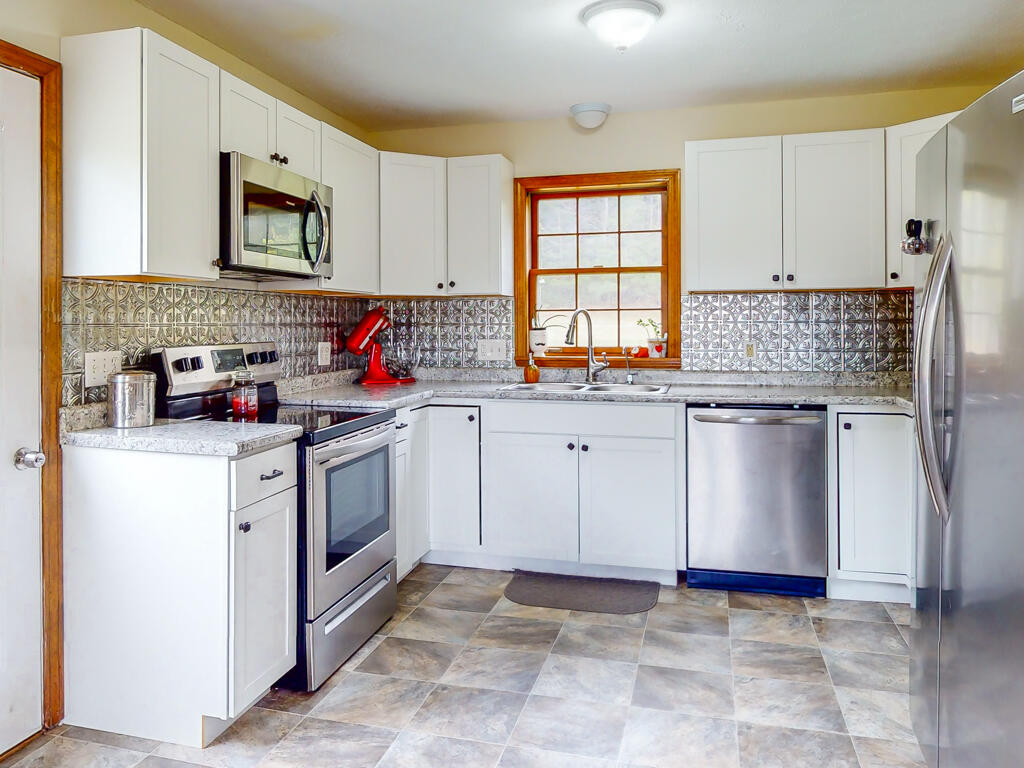 137 Marsh Road Sabattus, ME 04280 - Photo 9 of 36 137MarshRd02