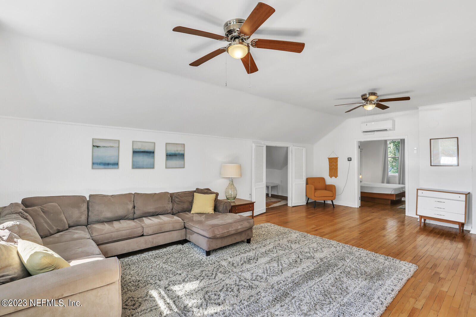 3803 Valencia Road Jacksonville, FL 32205 - Photo 24 of 58 a living room with furniture