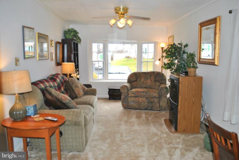 603 West Nettle Tree Road Sterling, VA 20164 - Photo 13 of 18 Family Room