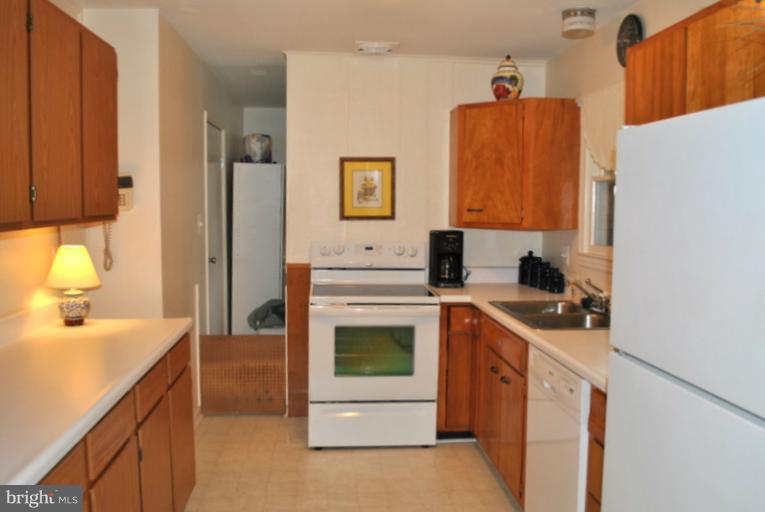 603 West Nettle Tree Road Sterling, VA 20164 - Photo 15 of 18 Kitchen