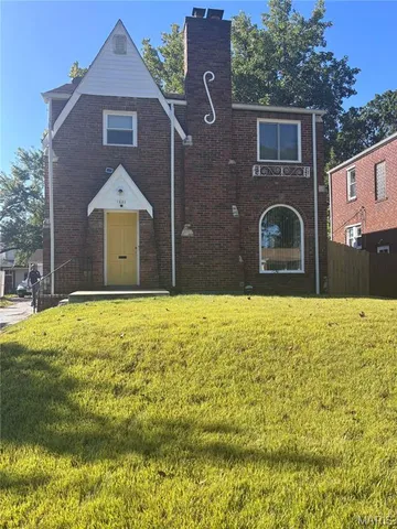 $2,695 | 7330 Ahern Avenue, University City, MO 63130